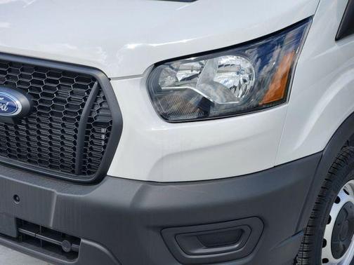 2025 Ford Transit-250 148 WB Medium Roof Cargo