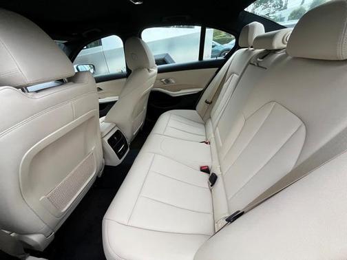 2019 BMW 330 i