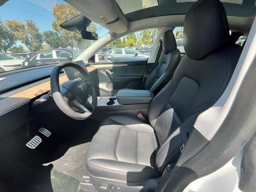 2024 Tesla Model Y Performance