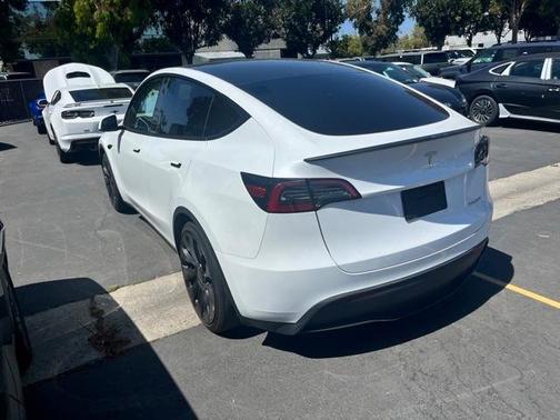 2024 Tesla Model Y Performance
