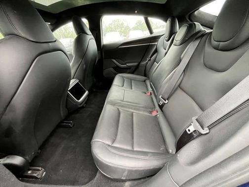 2022 Tesla Model S Base