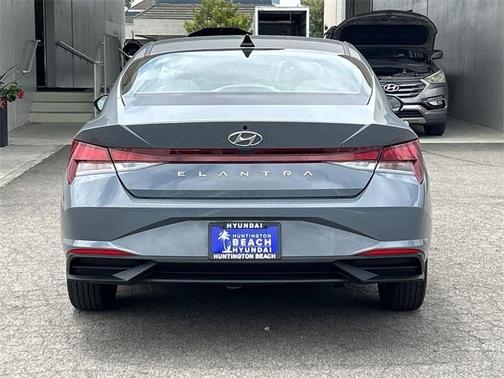 2022 Hyundai ELANTRA SE
