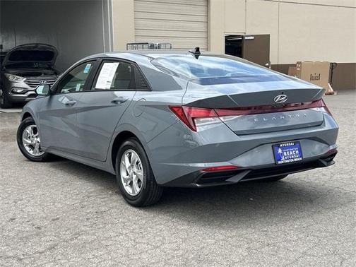 2022 Hyundai ELANTRA SE