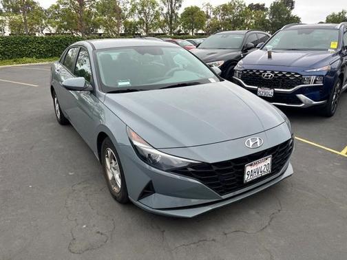 2022 Hyundai ELANTRA SE