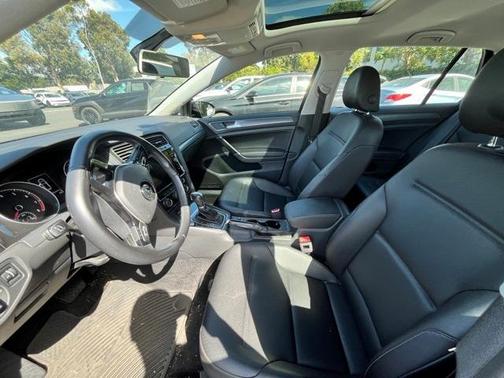 2018 Volkswagen Golf TSI SE