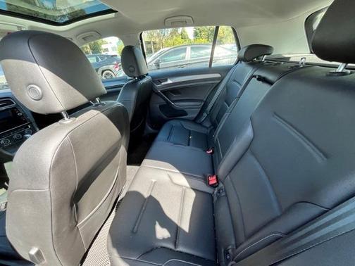 2018 Volkswagen Golf TSI SE