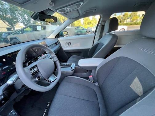 2025 Hyundai IONIQ 5 SE