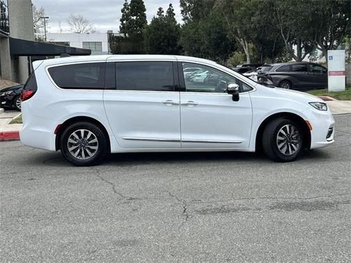 2023 Chrysler Pacifica Hybrid Limited