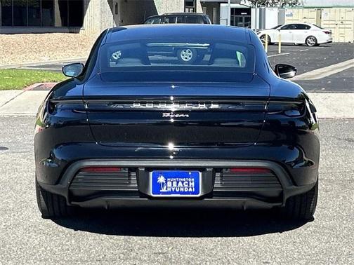 2022 Porsche Taycan Base