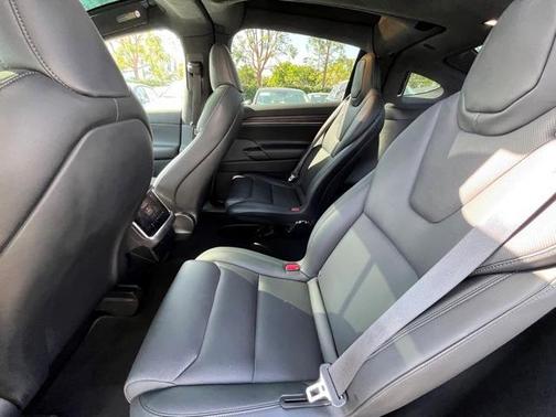 2022 Tesla Model X Base