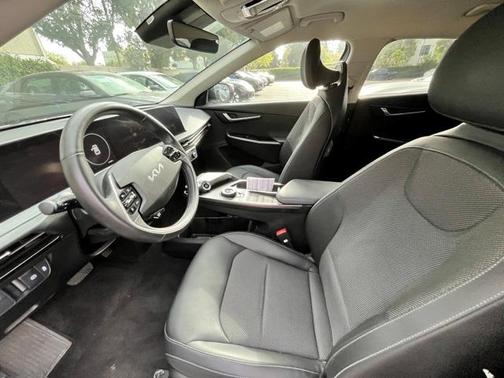2023 Kia EV6 Light