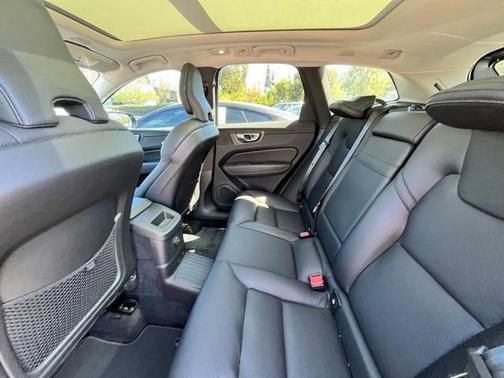 2022 Volvo XC60 Recharge Plug-In Hybrid T8 Inscription