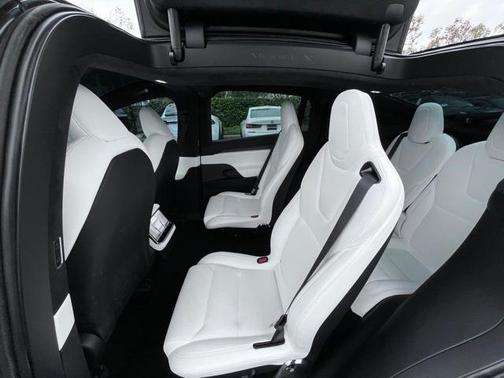 2024 Tesla Model X Base