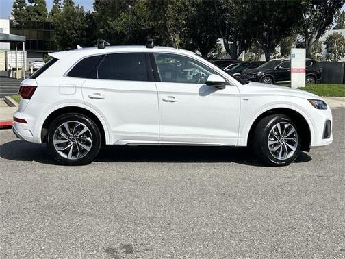2022 Audi Q5 45 S line Premium Plus