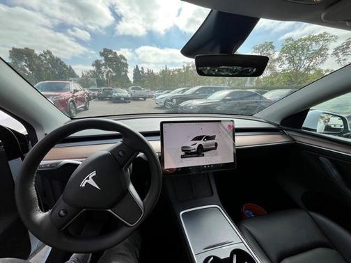 2024 Tesla Model Y Base