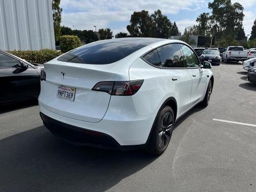 2024 Tesla Model Y Base