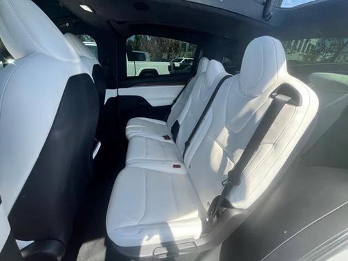 2022 Tesla Model X Base