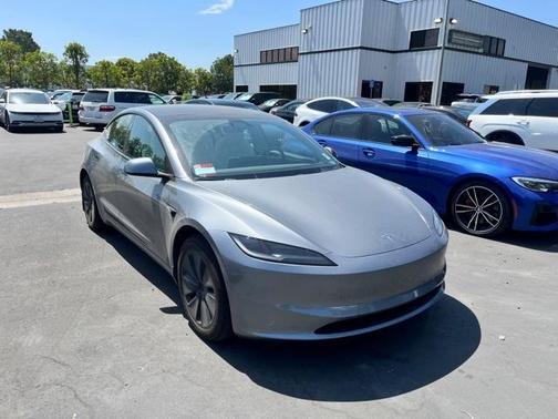 2025 Tesla Model 3 Long Range