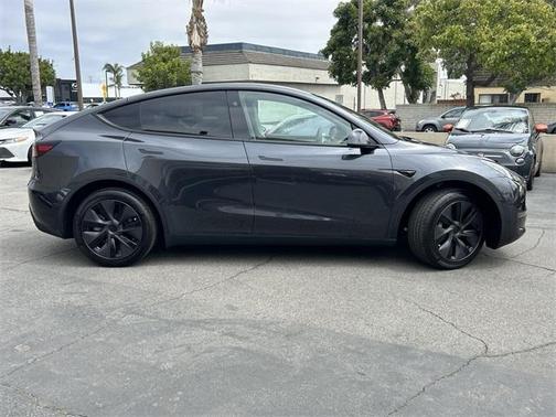 2025 Tesla Model Y Long Range
