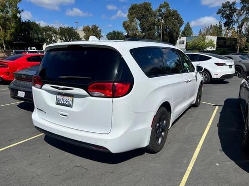 2020 Chrysler Pacifica Touring-L