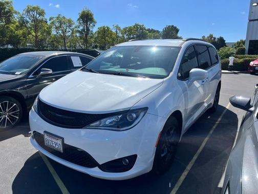 2020 Chrysler Pacifica Touring-L