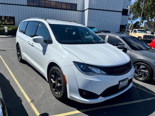2020 Chrysler Pacifica Touring-L