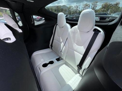 2022 Tesla Model X Base