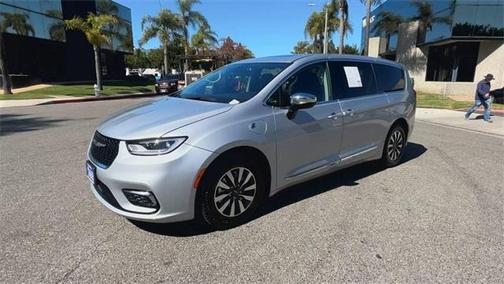 2023 Chrysler Pacifica Hybrid Limited