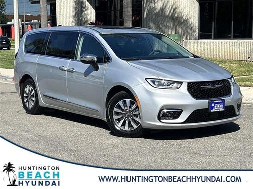 2023 Chrysler Pacifica Hybrid Limited