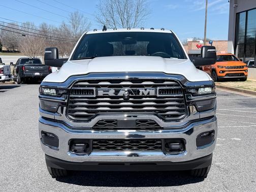 2026 RAM 2500 Tradesman Crew Cab 4x4 6'4' Box