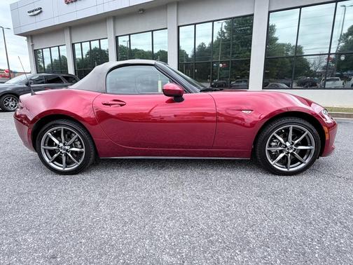 Soul Red Crystal Metallic 2021 Mazda MX-5 Miata Grand Touring