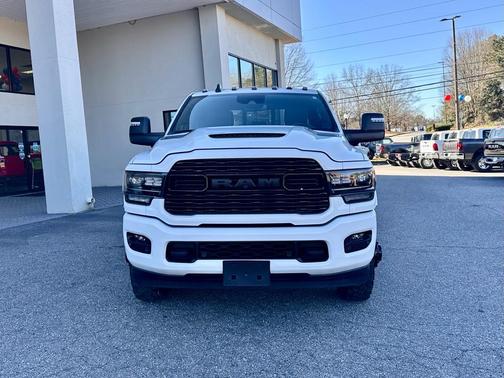 2024 RAM 3500 Limited Crew Cab 4x4 8' Box