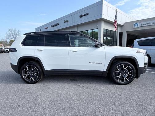 Bright White Clearcoat 2026 Jeep Cherokee Overland