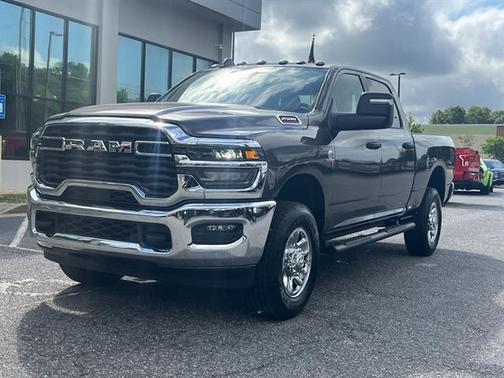 2025 RAM 2500 Tradesman Crew Cab 4x4 6'4' Box