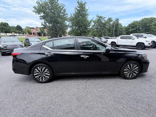 Super Black 2025 Nissan Altima SV FWD