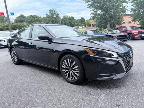 Super Black 2025 Nissan Altima SV FWD