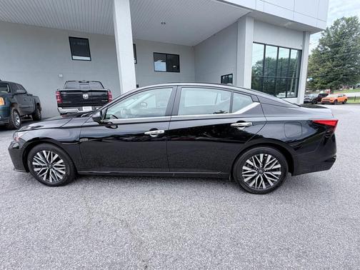 Super Black 2025 Nissan Altima SV FWD