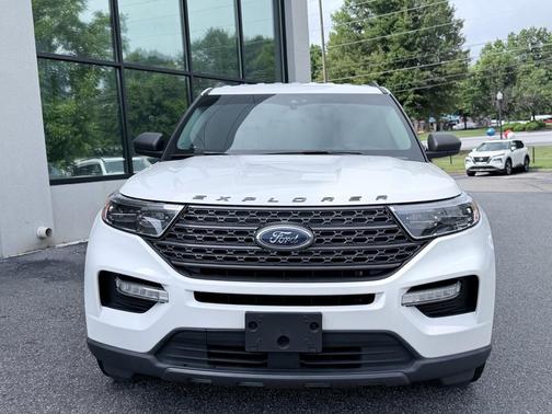 Star White Metallic Tri-Coat 2021 Ford Explorer XLT