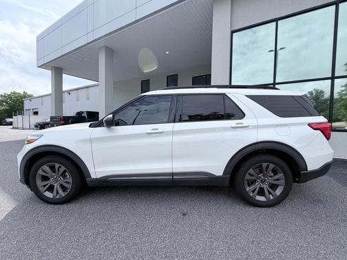 Star White Metallic Tri-Coat 2021 Ford Explorer XLT