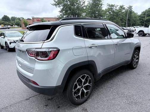 Silver Zynith Metallic Clearcoat 2026 Jeep Compass Limited