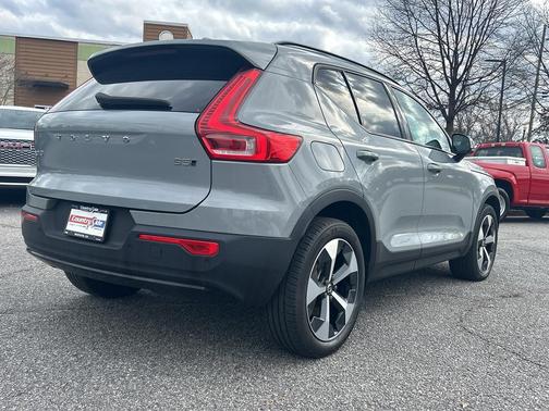 2024 Volvo XC40 B5 AWD Core Bright Theme