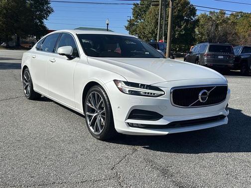 2024 Volvo XC40 B5 AWD Core Bright Theme