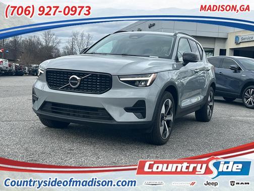 2024 Volvo XC40 B5 AWD Core Bright Theme