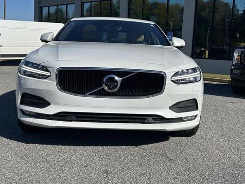 2024 Volvo XC40 B5 AWD Core Bright Theme