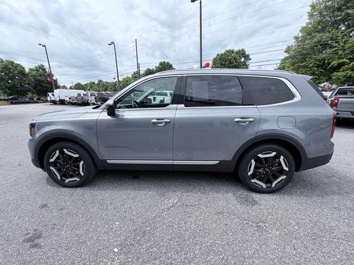 Everlasting Silver 2025 Kia Telluride S