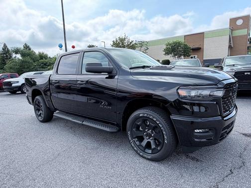 Diamond Black Crystal Pearlcoat 2026 RAM 1500 Express
