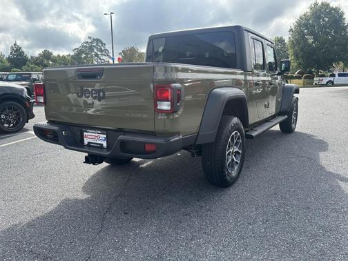 41 2027 Jeep Gladiator Sport S