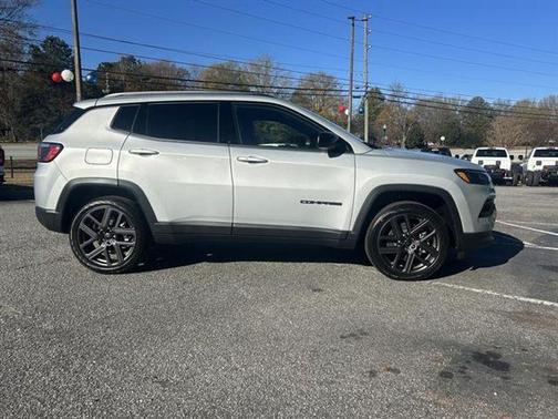 Silver Zynith Metallic Clearcoat 2026 Jeep Compass Latitude