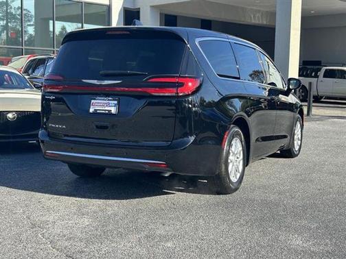 Diamond Black Crystal Pearlcoat 2026 Chrysler Pacifica L