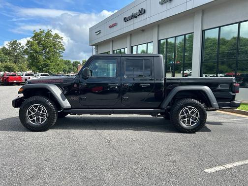 Black Clearcoat 2025 Jeep Gladiator Rubicon